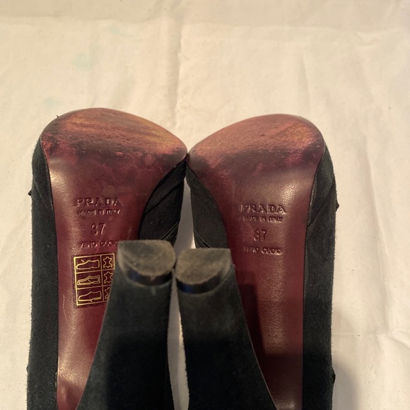 Beautiful Prada Pump - Picture 4 of 5